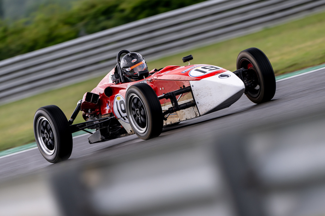 No.19 cornering at Snetterton, 2025